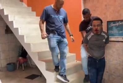 Homem investigado por duplo homicídio é preso depois de invadir uma casa e ameaçar policiais com uma faca na Praia do Anil