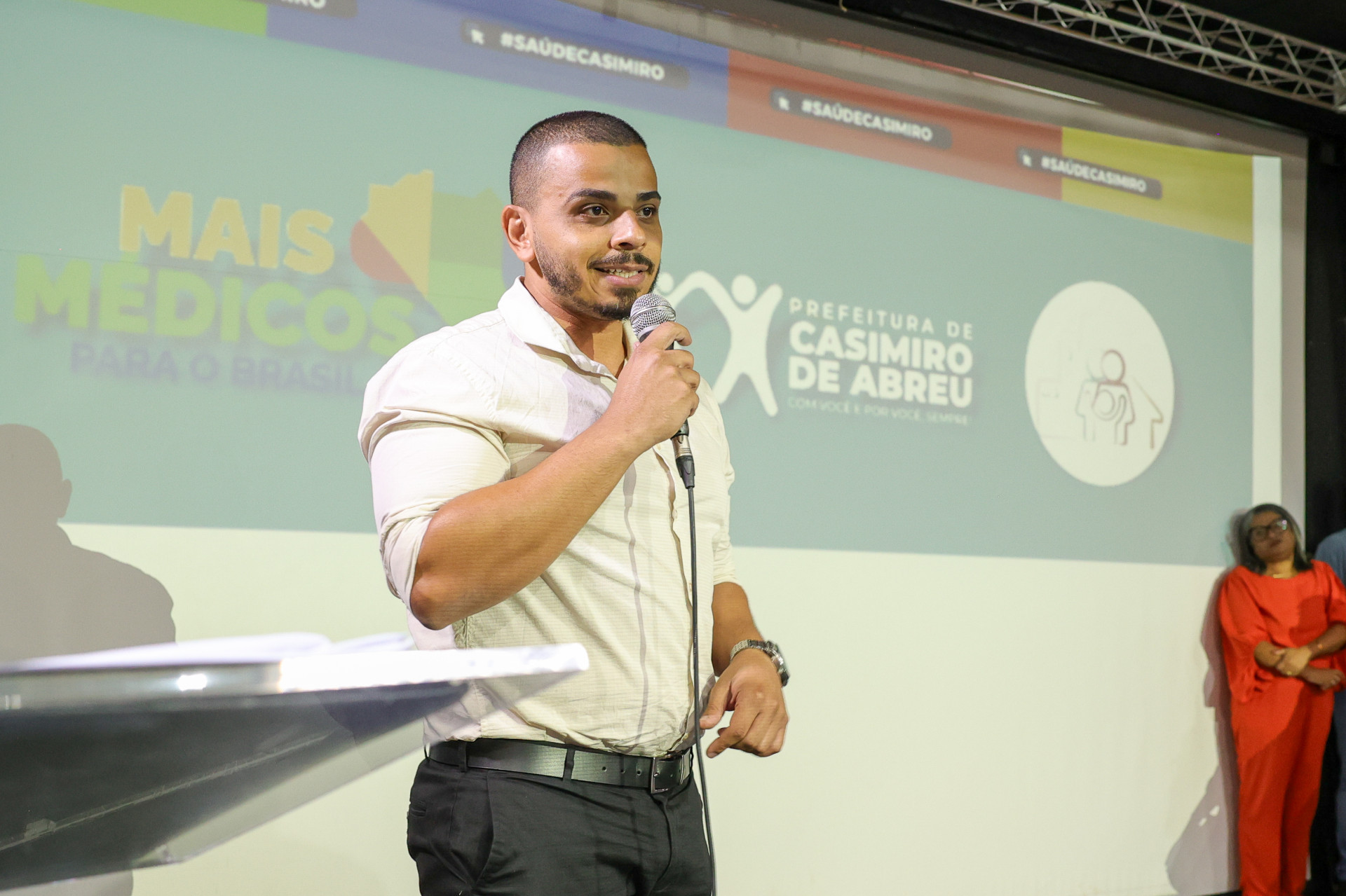 Equipes de Sa&uacute;de da Fam&iacute;lia recebem novos m&eacute;dicos durante cerim&ocirc;nia no Cineteatro Meus Oito Anos - Foto: Divulga&ccedil;&atilde;o