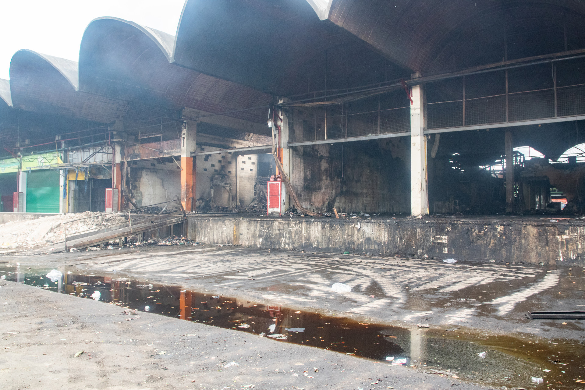 Ap&oacute;s reclama&ccedil;&atilde;o de insalubridade no Ceasa de Iraj&aacute;, limpeza foi intensificada nesta quarta-feira (10) - &Eacute;rica Martin/Ag&ecirc;ncia O Dia