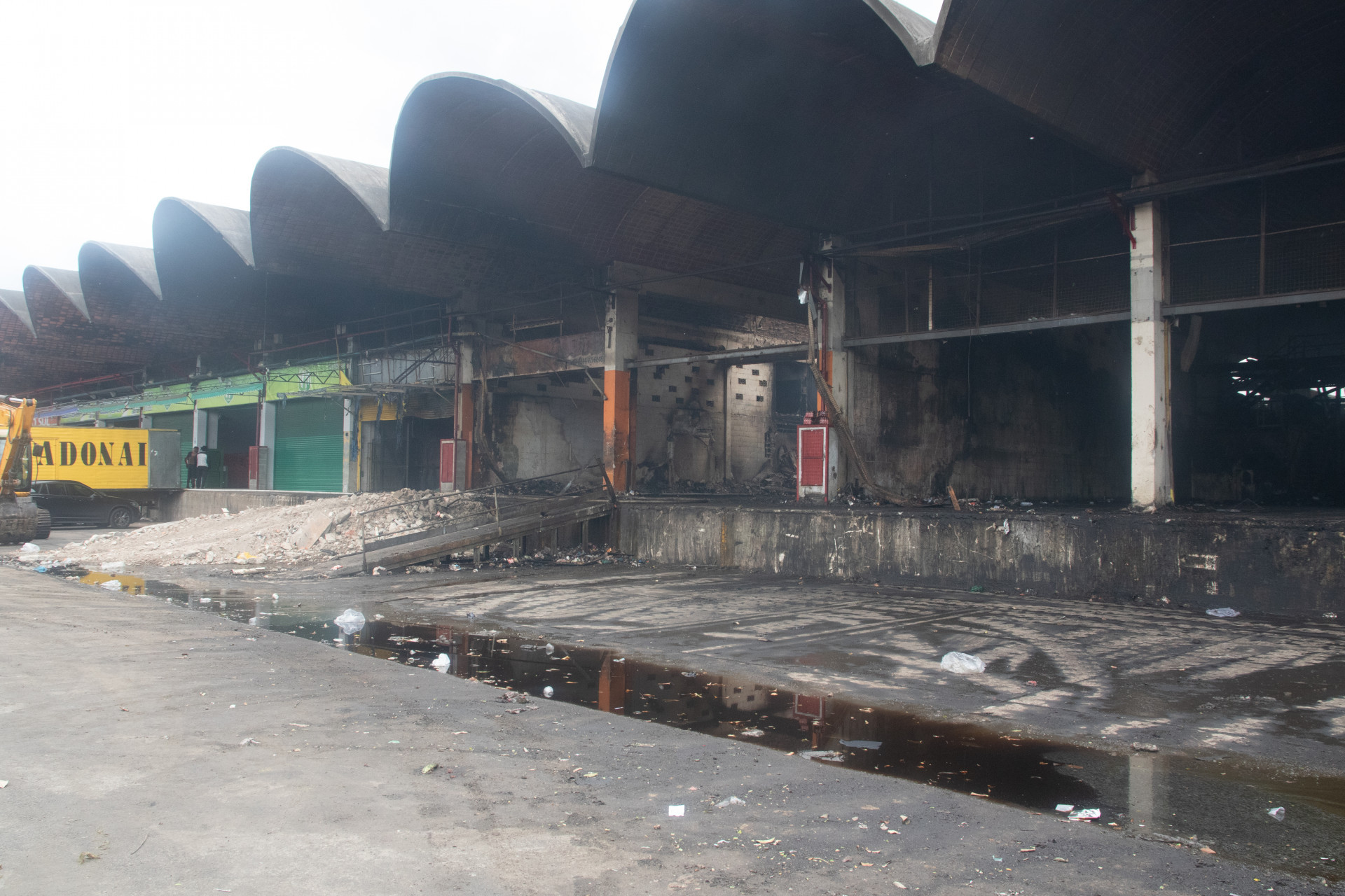 Ap&oacute;s reclama&ccedil;&atilde;o de insalubridade no Ceasa de Iraj&aacute;, limpeza foi intensificada nesta quarta-feira (10) - &Eacute;rica Martin/Ag&ecirc;ncia O Dia
