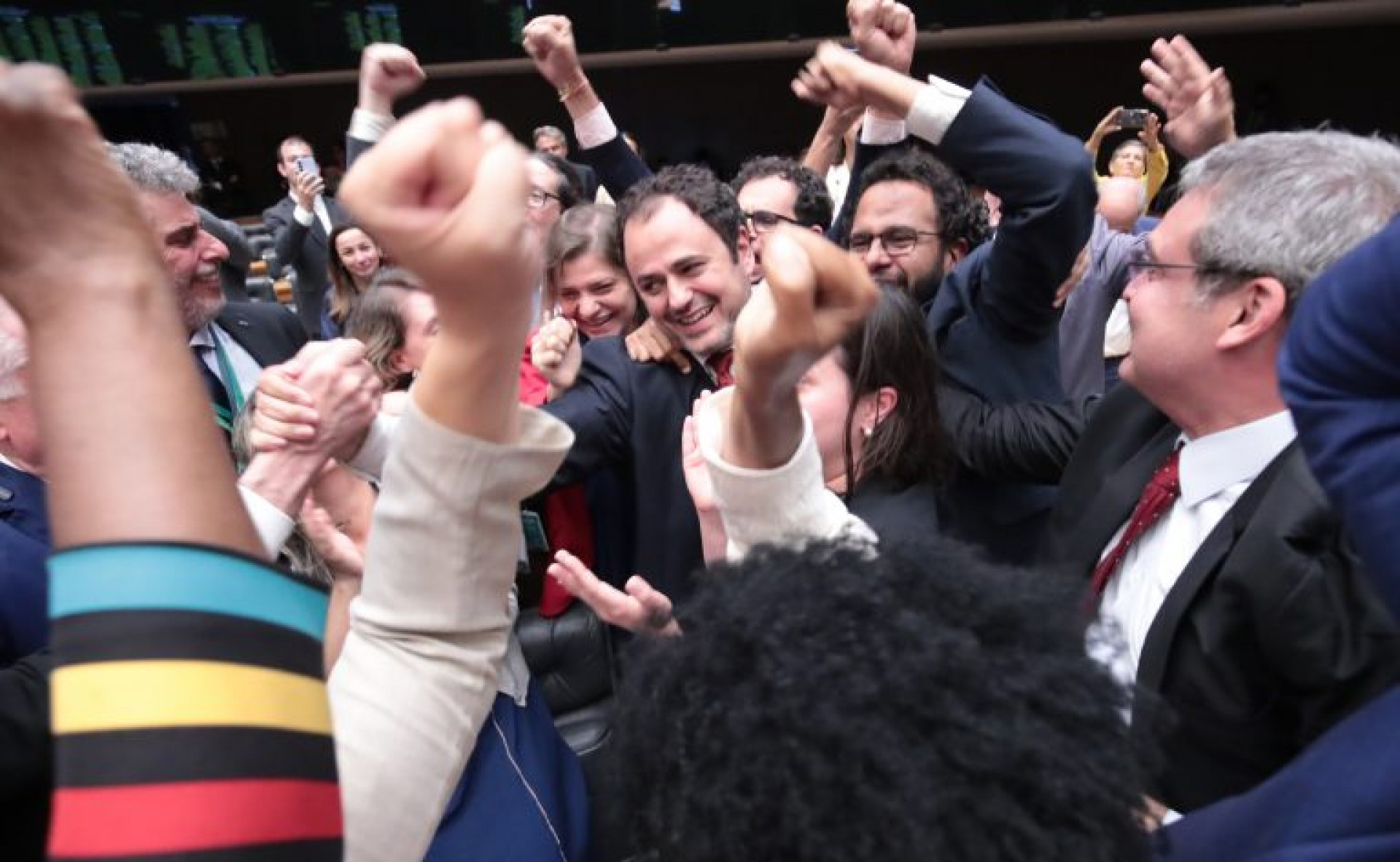 Glauber Braga comemora com aliados