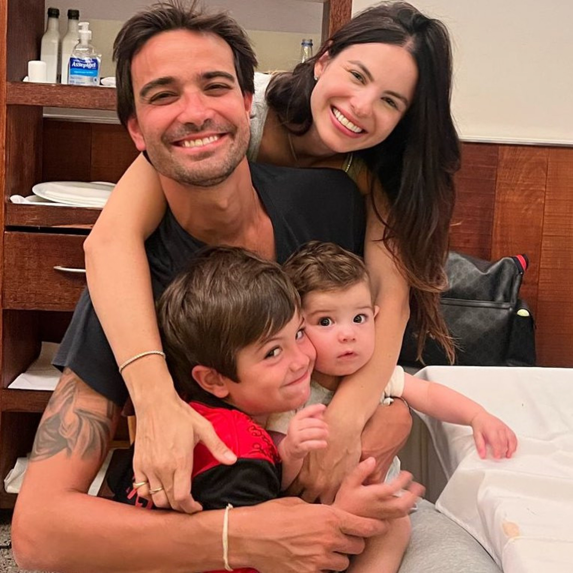 Sthefany Brito e Igor Raschkovsky são pais de Enrico e Vicenzo - Reprodução/Instagram 