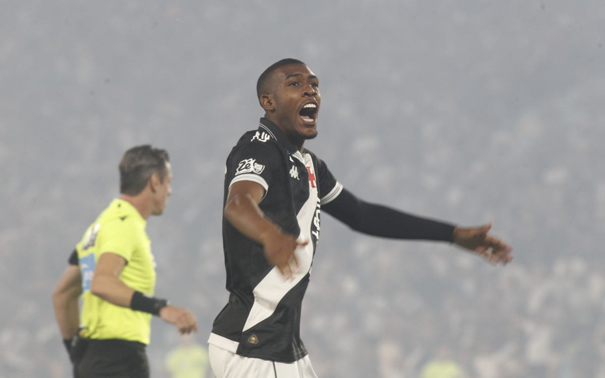 Partida entre Vasco x Fluminense, válida pelo jogo de ida da semifinal da Copa do Brasil, realizada no estádio Maracanã, no Rio de Janeiro, na noite desta quinta-feira (11). 