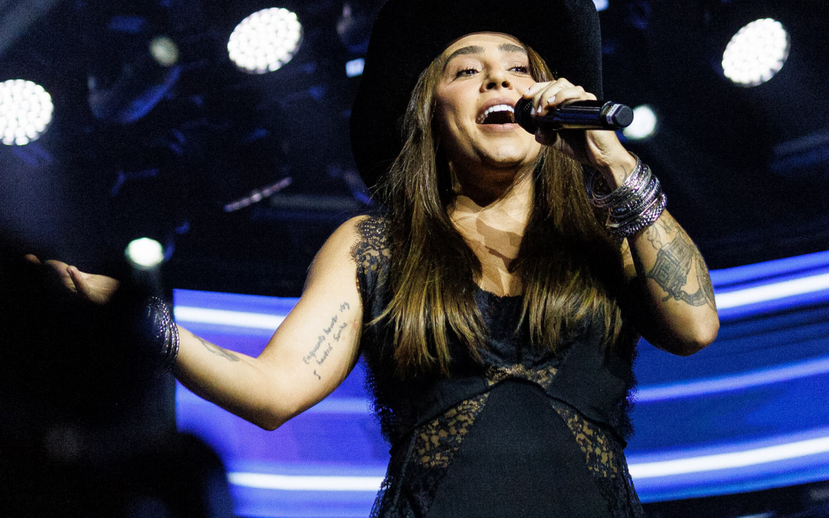 Lauana Prado se apresenta no \'Pagonejo Bão\', de Alexandre Pires, em São Paulo