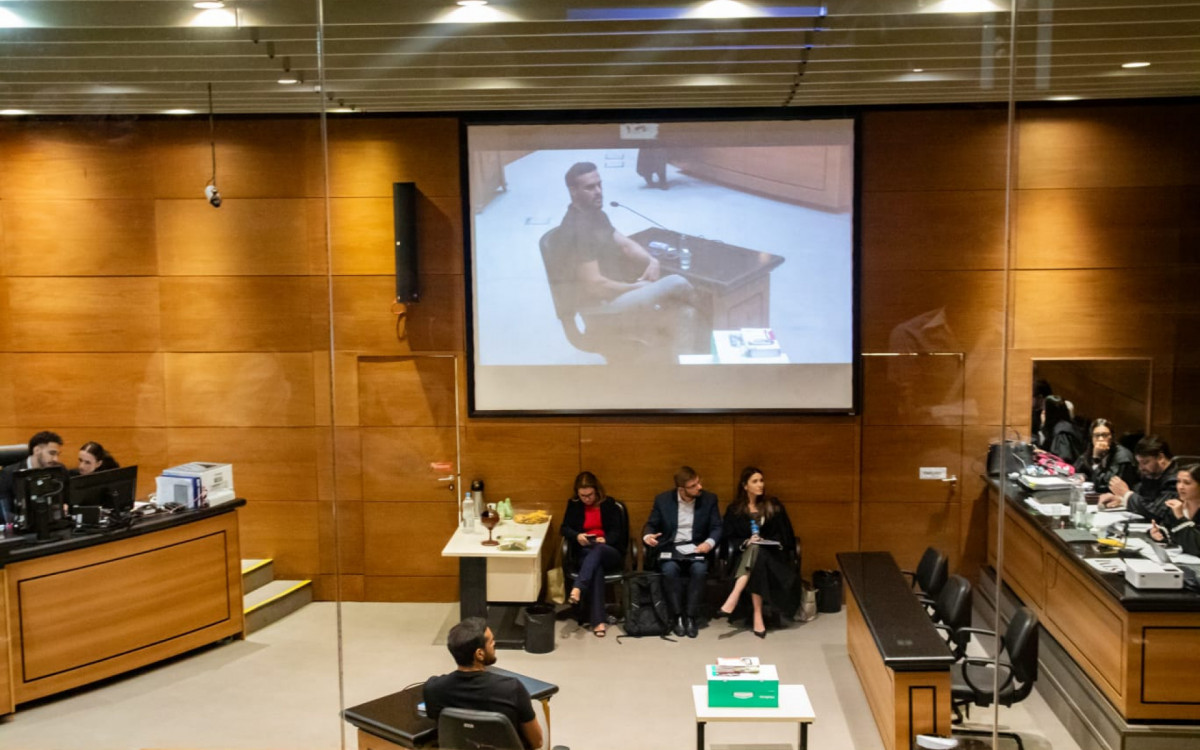 Felipe Coelho, filho das vítimas, prestou depoimento emocionado durante júri popular