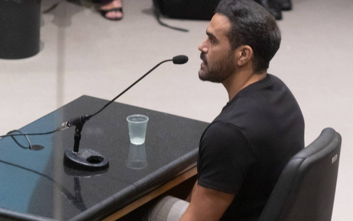 Felipe Coelho, filho das vítimas, prestou depoimento emocionado durante júri popular