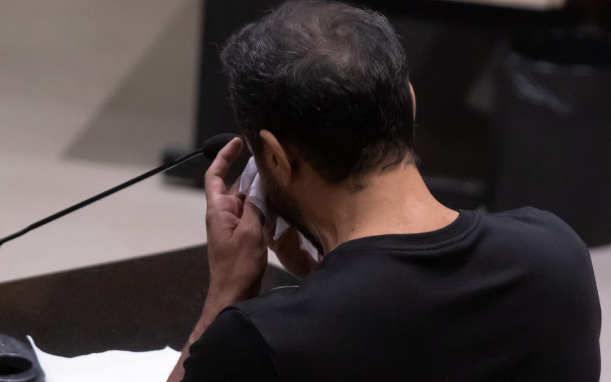 Felipe Coelho, filho das vítimas, prestou depoimento emocionado durante júri popular