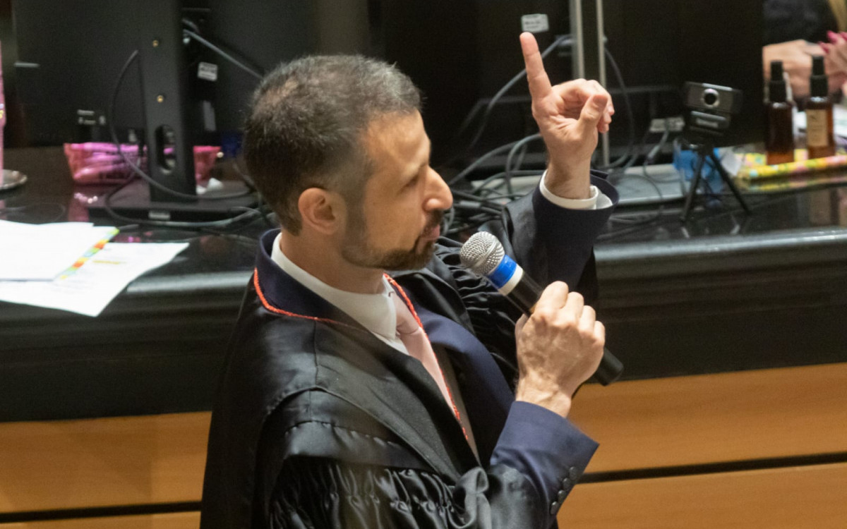 Felipe Coelho, filho das vítimas, prestou depoimento emocionado durante júri popular