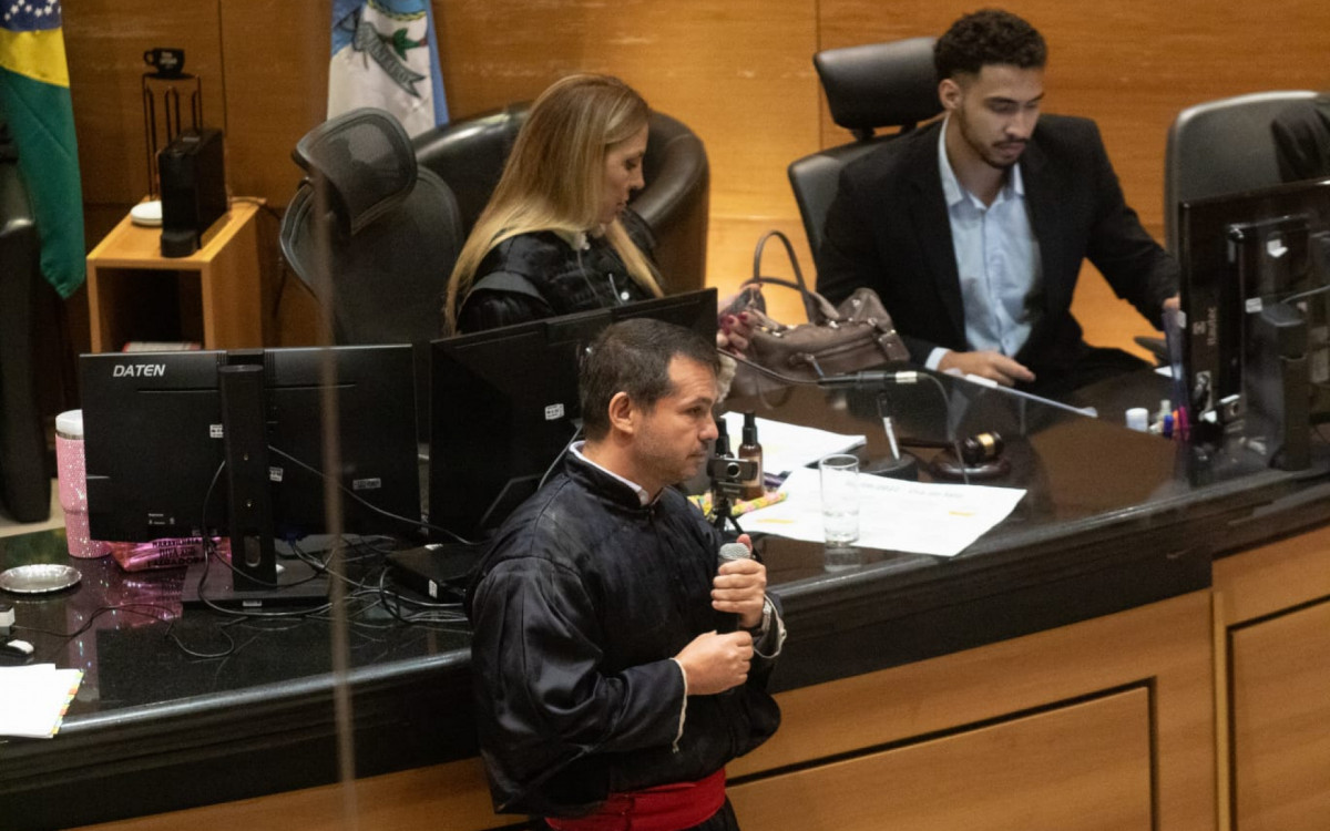 Felipe Coelho, filho das vítimas, prestou depoimento emocionado durante júri popular