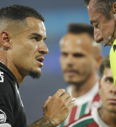 Coutinho cita papo no vestiário do Vasco e vê diferencial para vitória: 'Paciência'