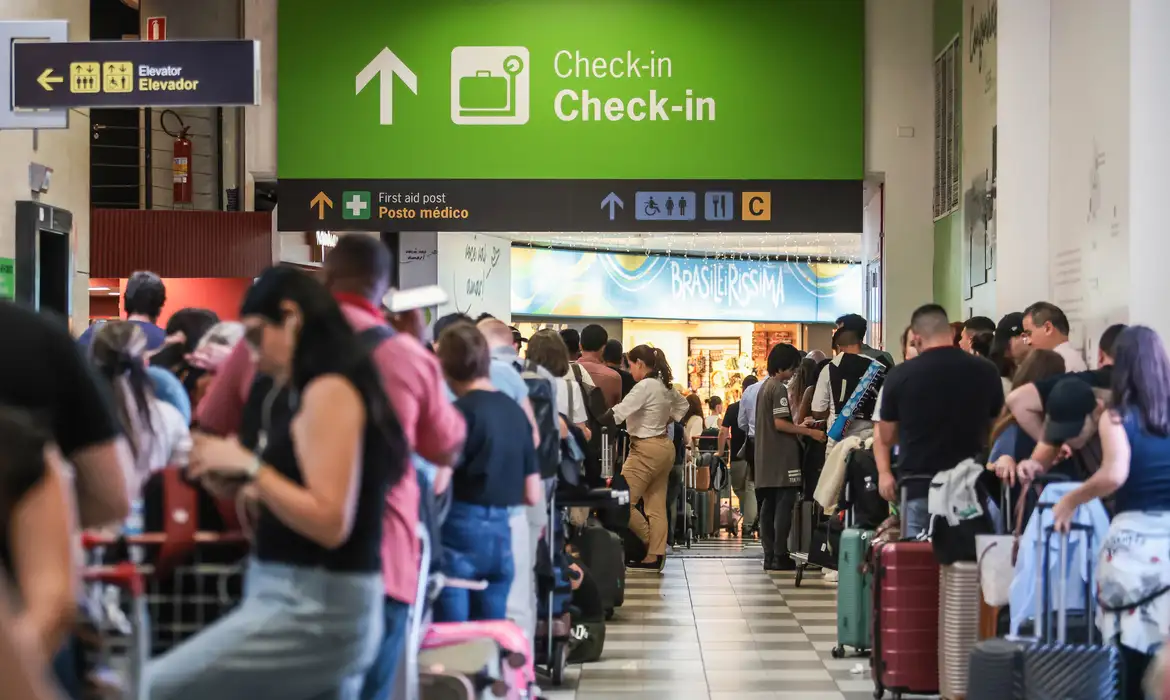Ventos fortes afetam pelo menos 110 voos em Congonhas nesta quinta