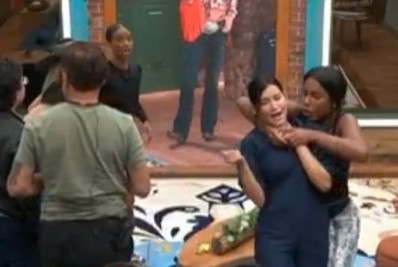 Carol Lekker tem embate com Duda Wendling e é expulsa de 'A Fazenda 17'