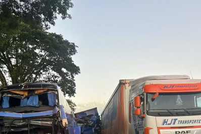 Engavetamento com seis veículos deixa um morto e mais de 40 feridos na Dutra em SP