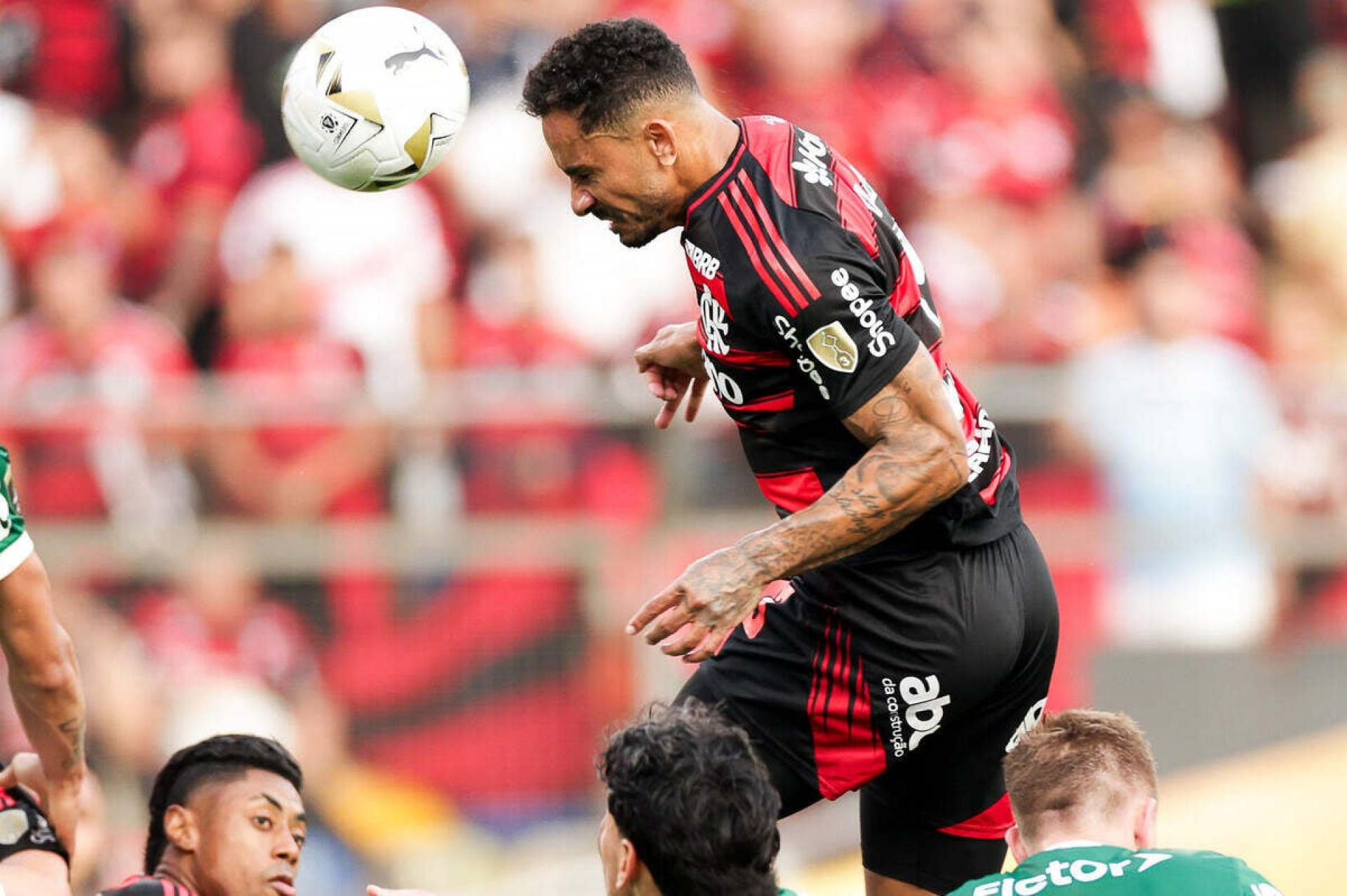 Com Messi e oito de Flamengo e Palmeiras, sai a lista para Rei da América