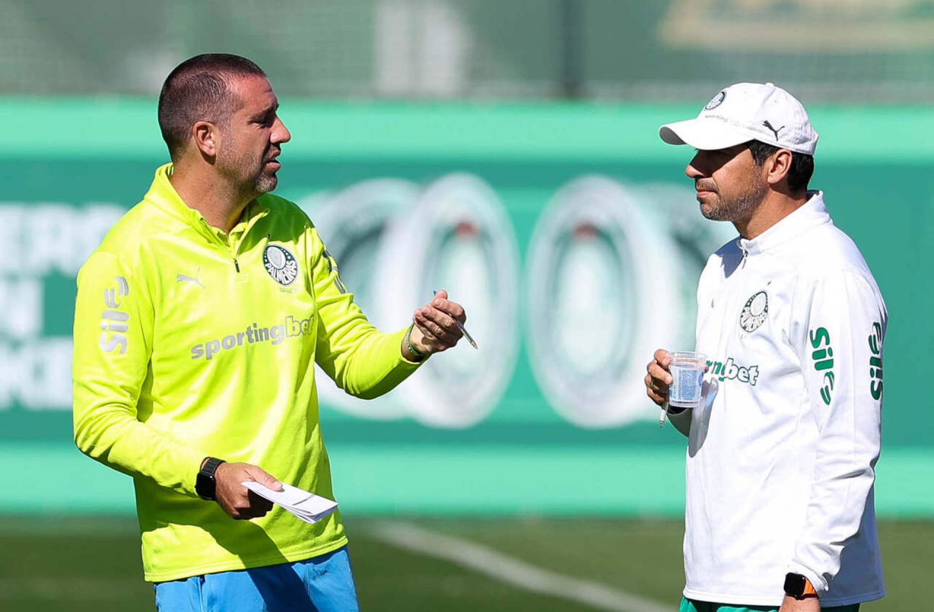 Abel Ferreira pode alcançar marca histórica após renovar com Palmeiras até 2027