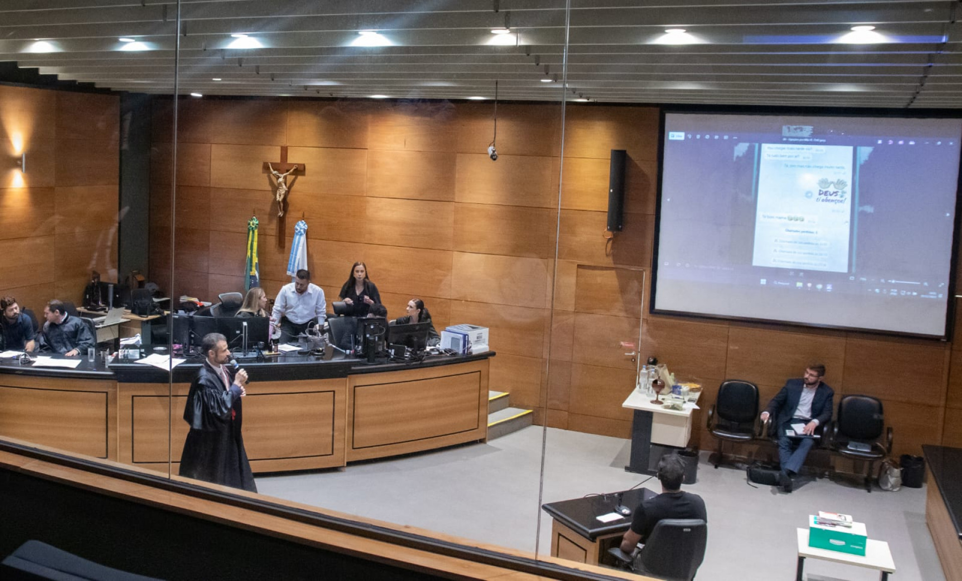 Felipe Coelho, filho das vítimas, prestou depoimento emocionado durante júri popular - Érica Martin / Agência O Dia
