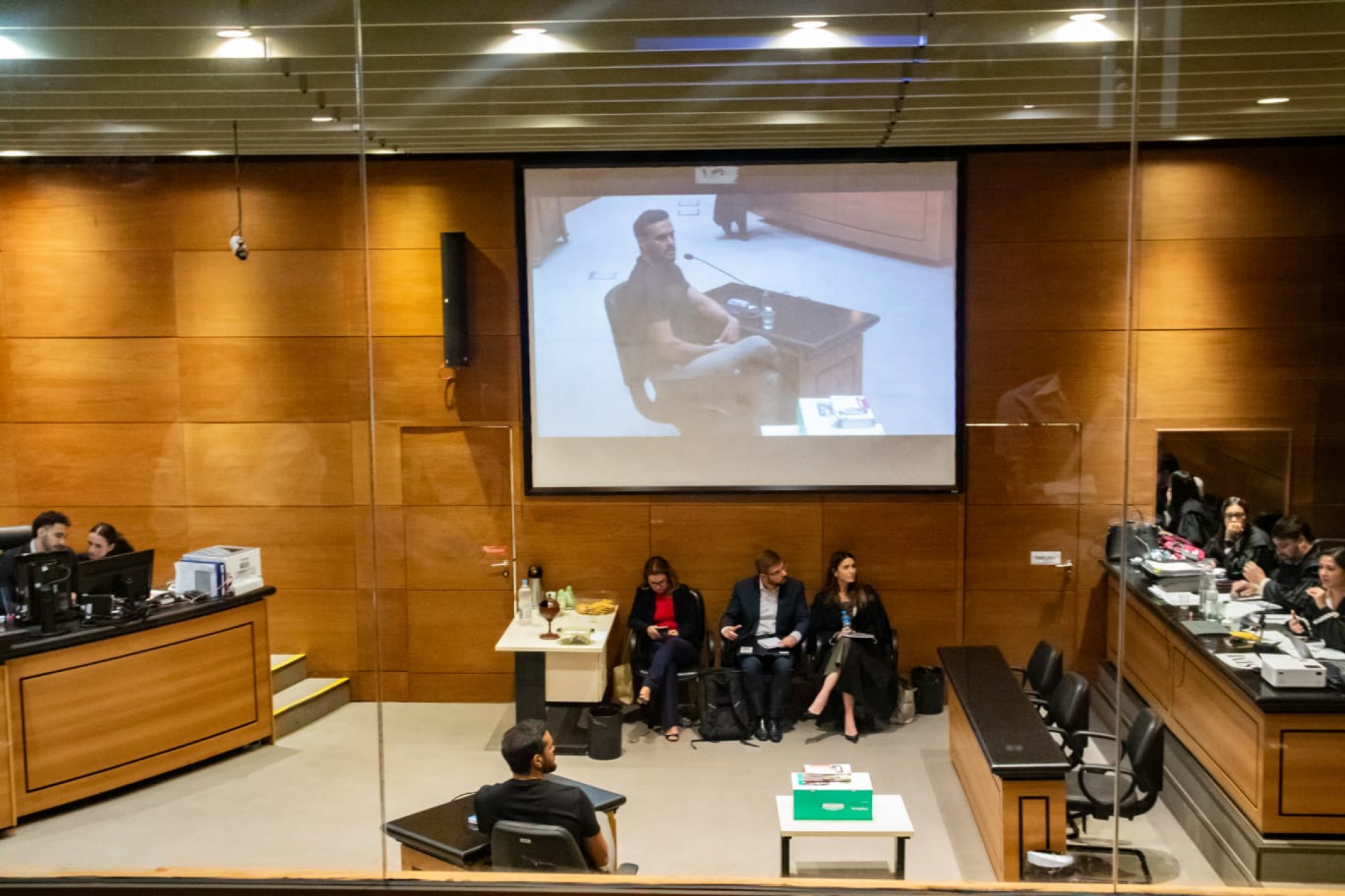 Felipe Coelho, filho das vítimas, prestou depoimento emocionado durante júri popular - Érica Martin / Agência O Dia