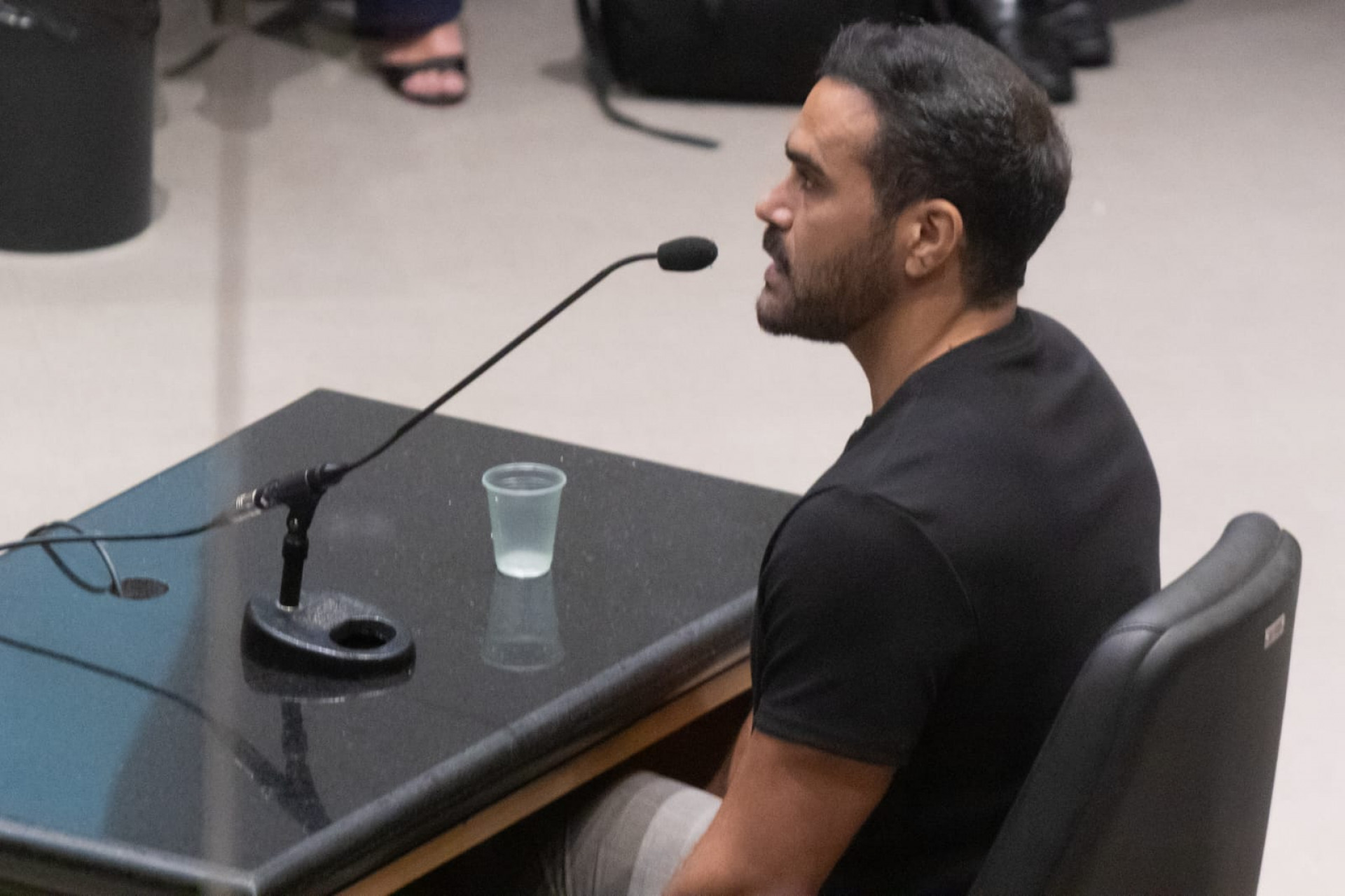 Felipe Coelho, filho das vítimas, prestou depoimento emocionado durante júri popular - Érica Martin / Agência O Dia