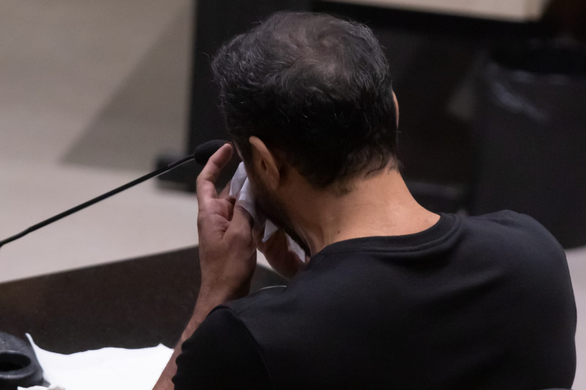 Felipe Coelho, filho das vítimas, prestou depoimento emocionado durante júri popular - Érica Martin / Agência O Dia