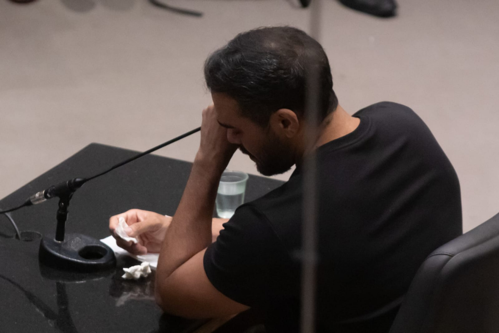 Felipe Coelho, filho das vítimas, prestou depoimento emocionado durante júri popular - Érica Martin / Agência O Dia