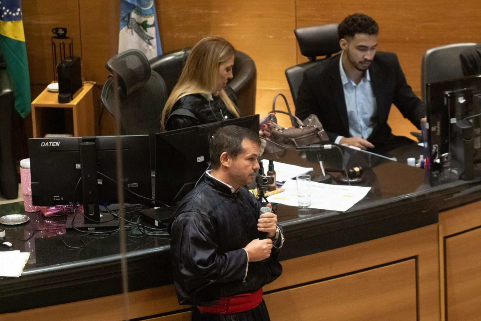 Felipe Coelho, filho das vítimas, prestou depoimento emocionado durante júri popular - Érica Martin / Agência O Dia