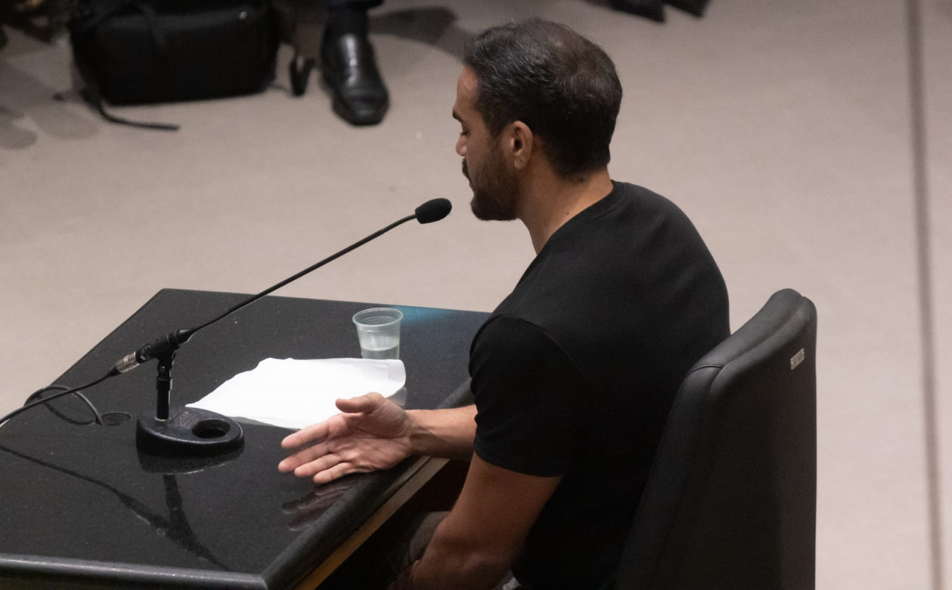 Felipe Coelho, filho das vítimas, prestou depoimento emocionado durante júri popular - Érica Martin / Agência O Dia