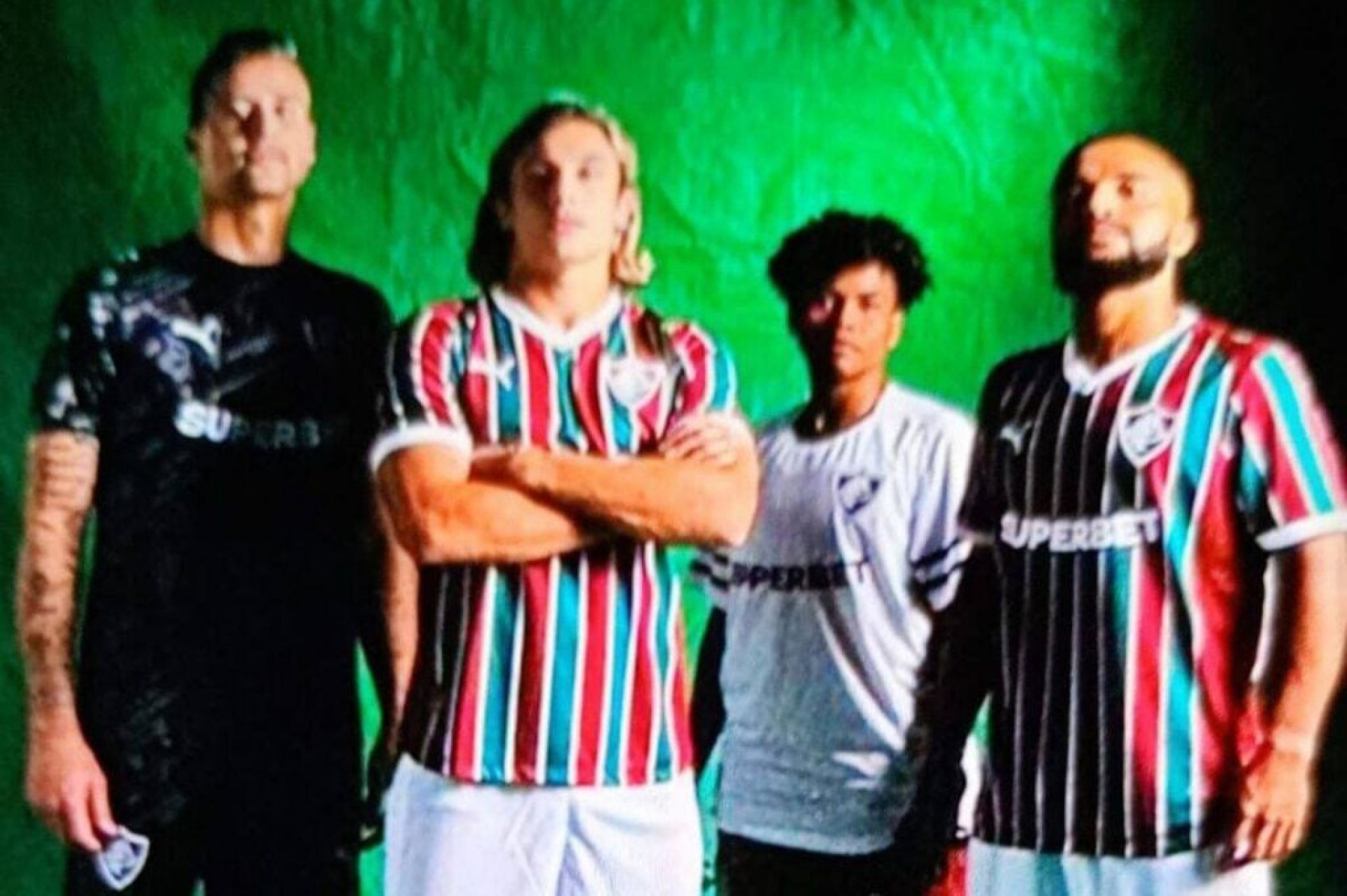 Novos uniformes do Fluminense vazam nas redes; veja fotos