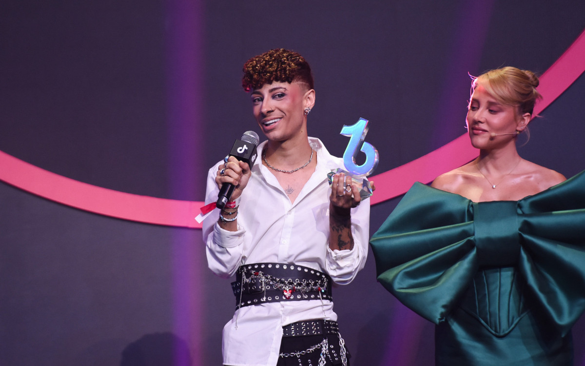 Gustax vence TikTok Awards na categoria \'Moda e Beleza\'