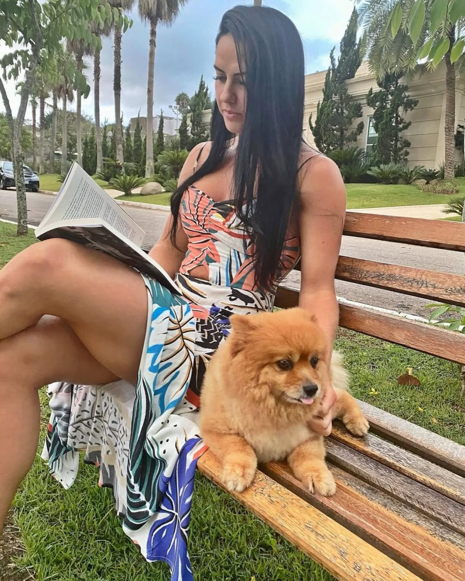 Graciele Lacerda com a cachorrinha, Mia - Reprodu&ccedil;&atilde;o/Instagram 
