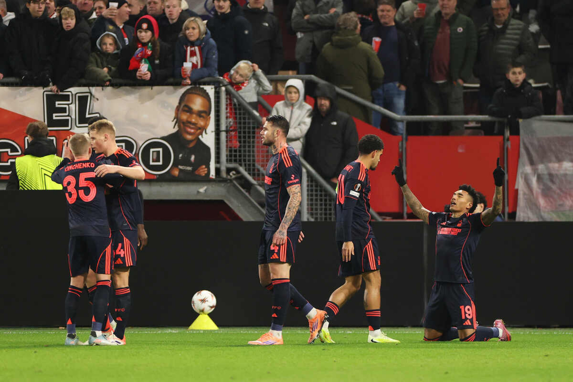 Nottingham x Tottenham: onde assistir, escalações e arbitragem