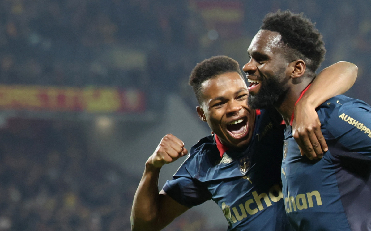 Lens' French forward #11 Odsonne Edouard (R) celebrates with Lens' Malian midfielder #08 Mamadou Sangare after scoring his team second goal during the French L1 football match between RC Lens and OGC Nice at the Stade Bollaert-Delelis in Lens, northern France, on December 14, 2025. (Photo by Francois LO PRESTI / AFP)