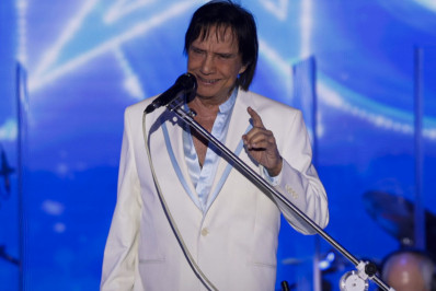 Roberto Carlos sofre incidente durante gravação de clipe e é levado ao hospital