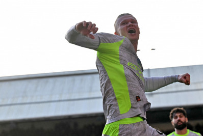 Manchester City vence o Crystal Palace e mantém caça ao Arsenal