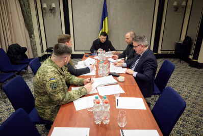 Presidente ucraniano admite desistir de adesão à Otan, mas pede garantias