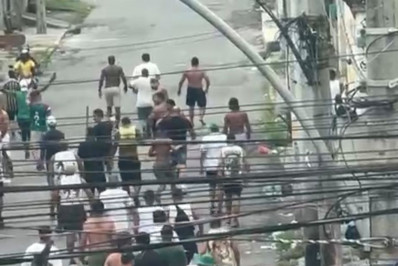 Vídeo: homem é esfaqueado em confronto de organizadas de Flu e Vasco na Baixada