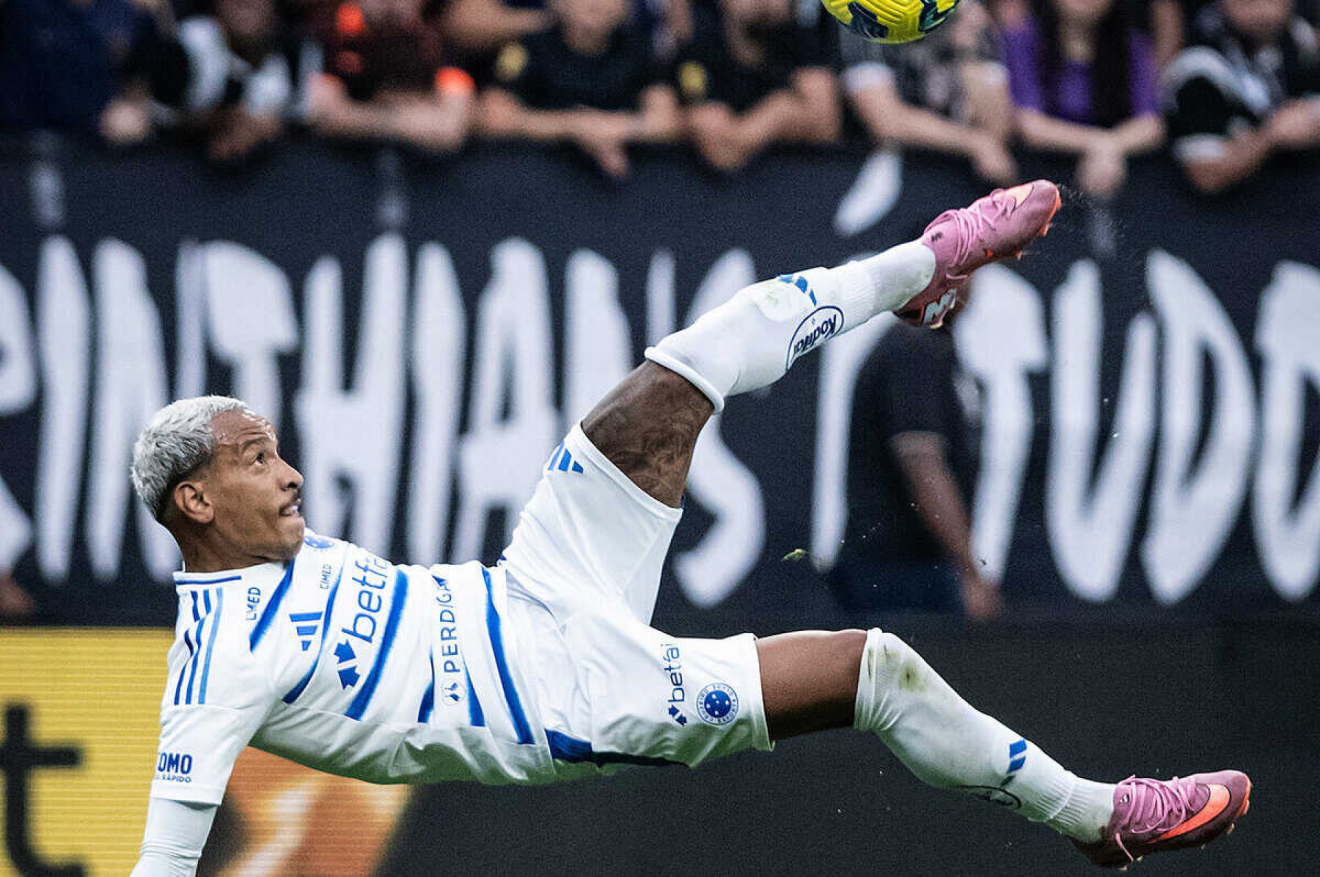 Corinthians vence Cruzeiro nos p&ecirc;naltis e vai &agrave; final da Copa do Brasil