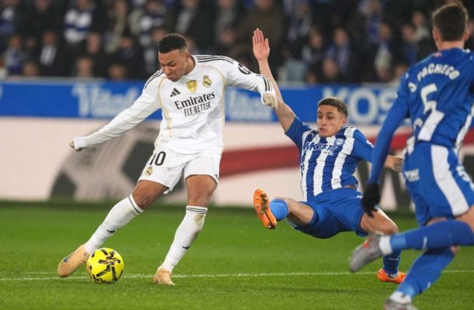 Com gol de Rodrygo, Real Madrid supera o Alavés fora de casa pela LaLiga