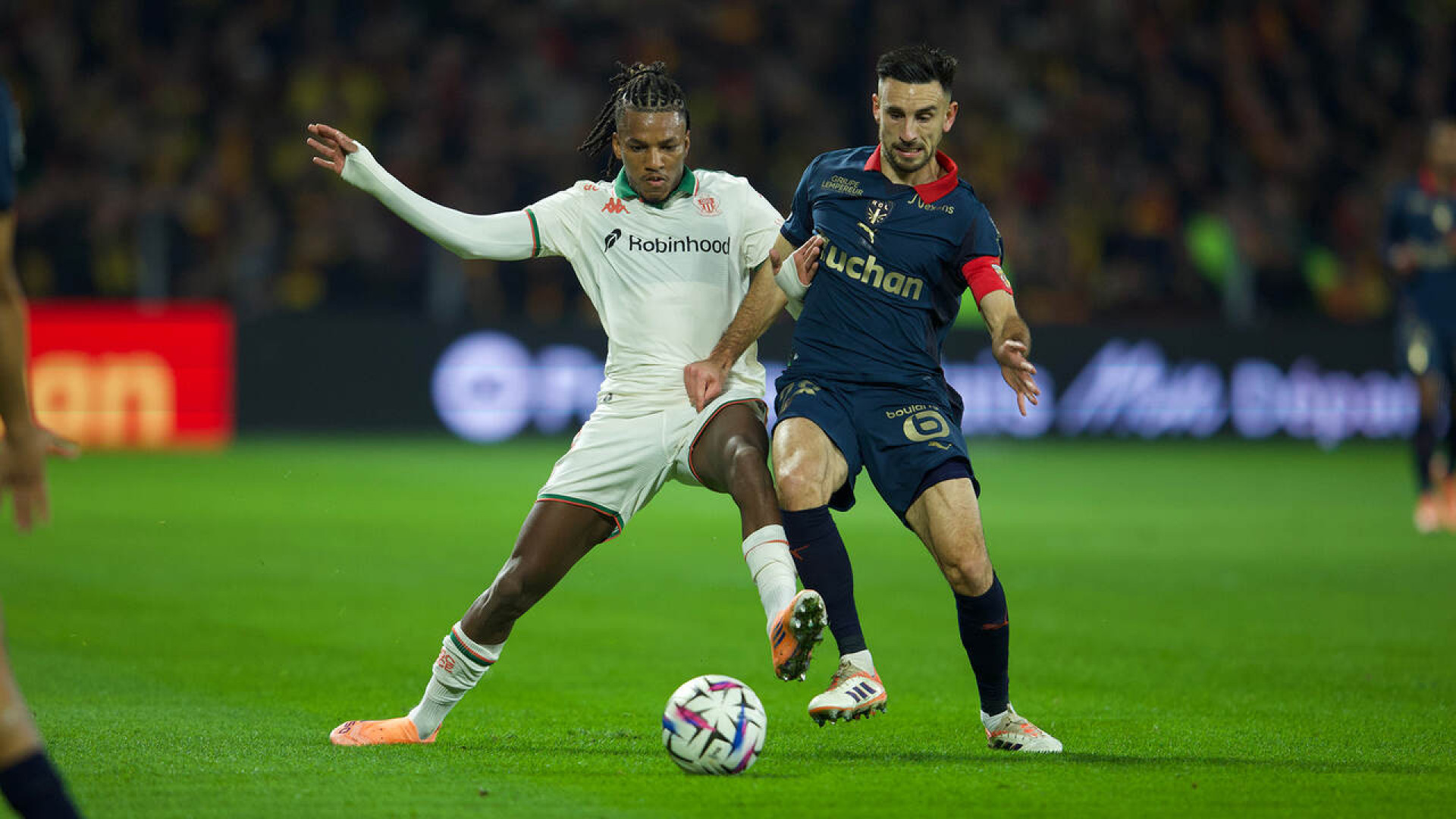 Lens vence o Nice, ultrapassa PSG e reassume a liderança do Campeonato Francês