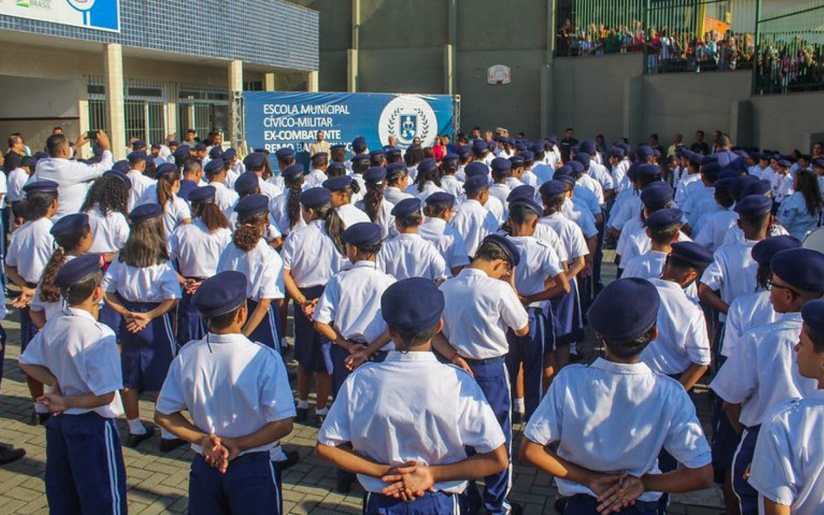 Mais de 300 inscritos na escola Cívico-Militar