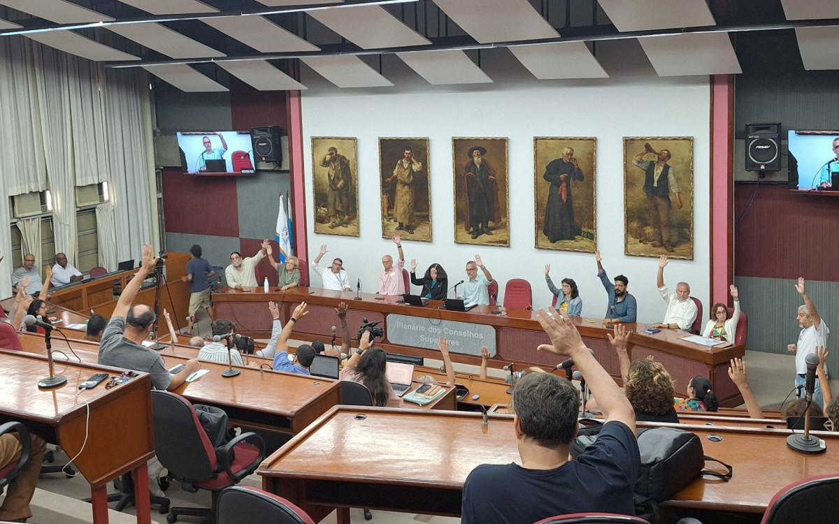 Conselho Universit&aacute;rio da Uerj aprova concess&atilde;o de honraria m&aacute;xima &agrave; cantora Alcione