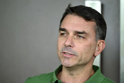 SBT cancela participação de Flávio Bolsonaro no programa do Ratinho 