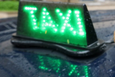 Prefeitura libera tráfego de táxis no corredor BHLS da Região Oceânica