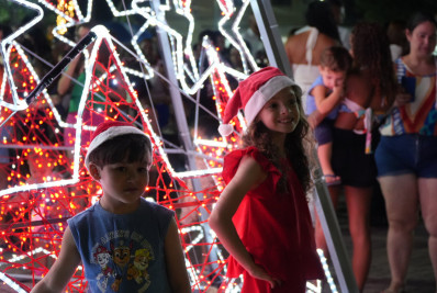Praça do Bandeirante ganha decoração de Natal