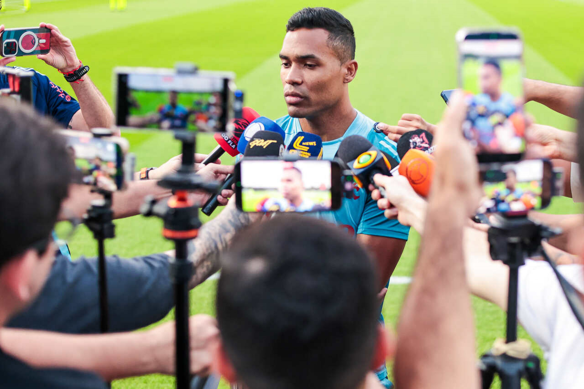 Alex Sandro, do Flamengo, recorda partidas contra o PSG