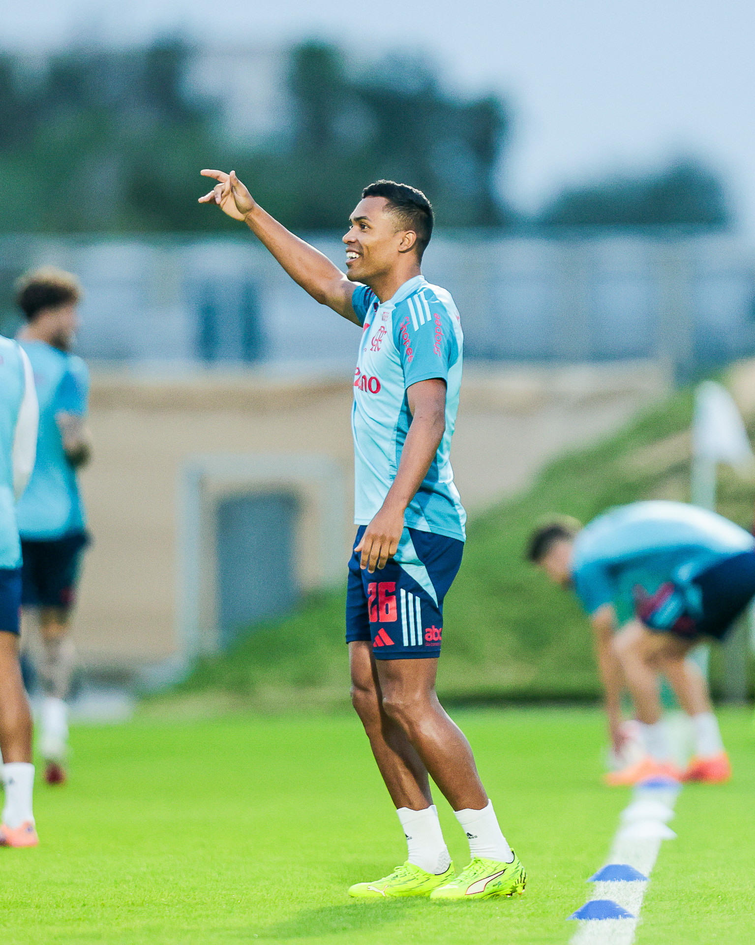 Alex Sandro em treino do Flamengo no Catar