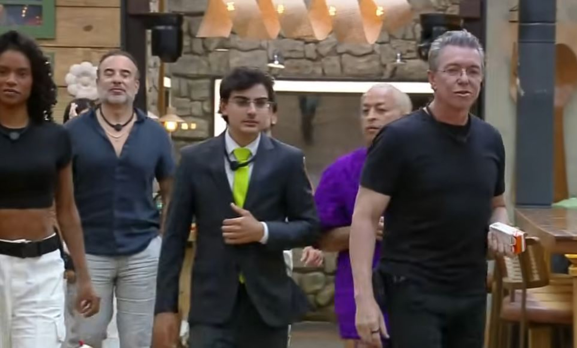 Peões e peoas apresentaram a casa de 'A Fazenda 17' ao Boninho - Reprodução / Record