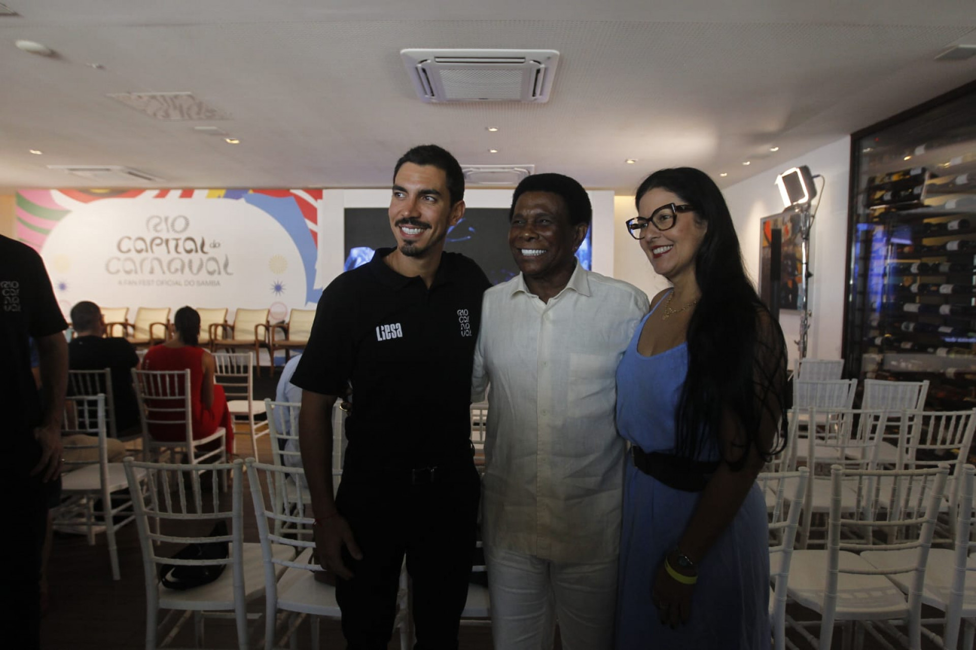Gabriel David, Neguinho da Beija-Flor e sua mulher, Elaine Reis, estiveram no evento da Liesa - Reginaldo Pimenta / Agência O Dia