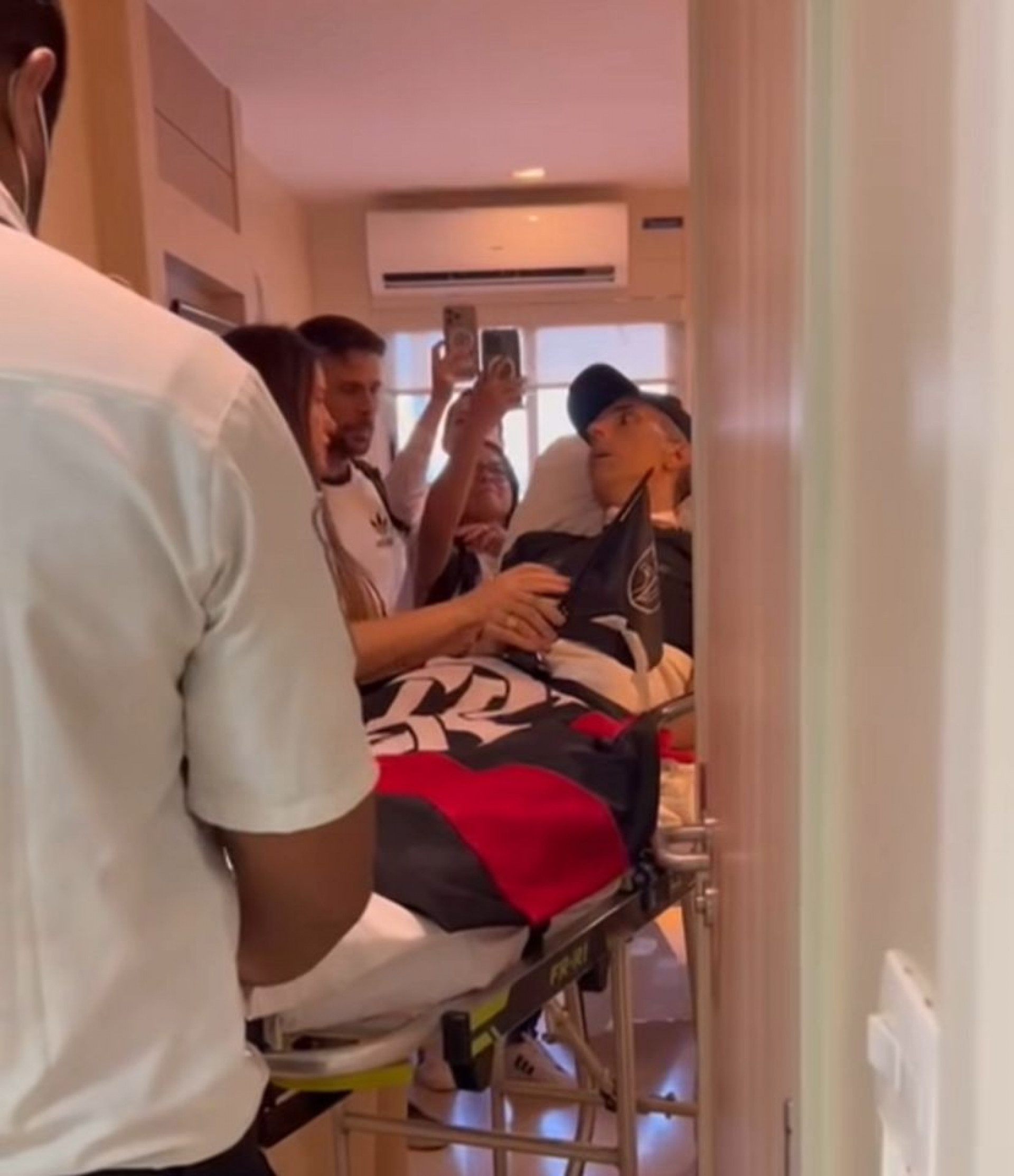 Piloto Felipe Marques Monteiro deixou o hospital na tarde desta segunda-feira (15) - Reprodução/Redes sociais