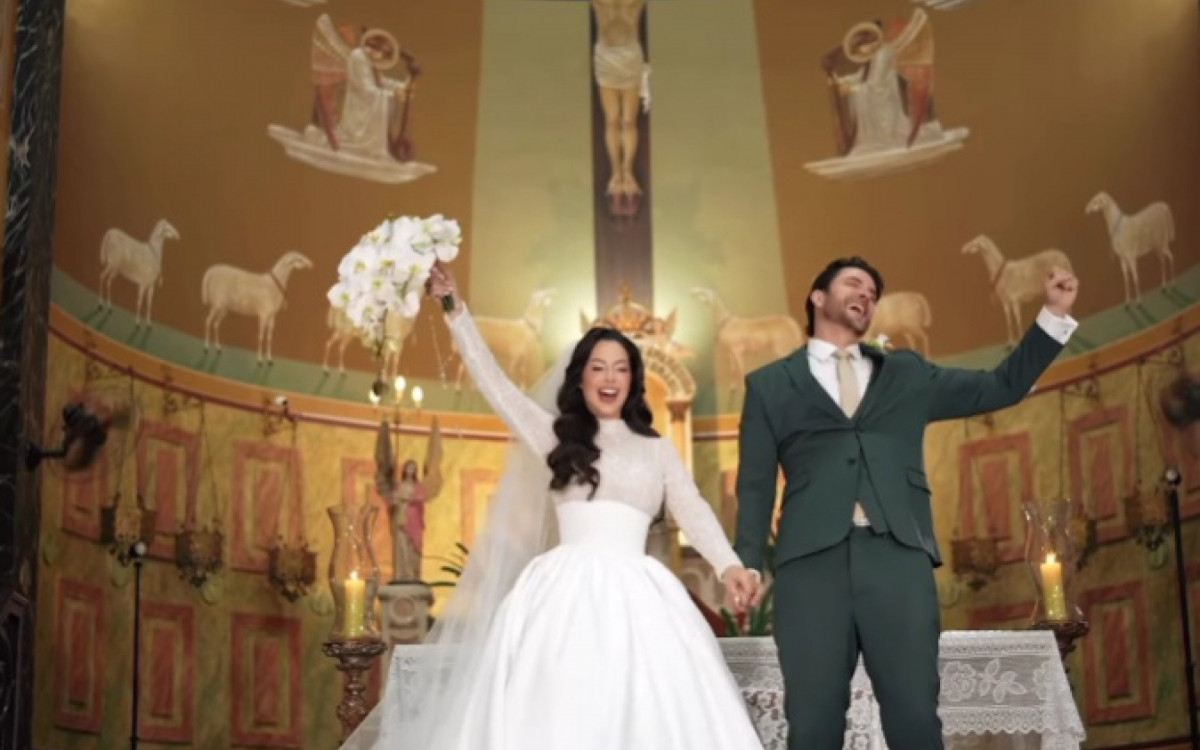 Gustavo Marsengo e La&iacute;s Caldas em casamento na Igreja