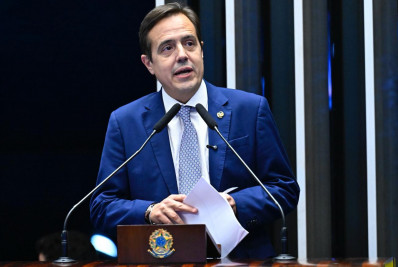 Bruno Bonetti toma posse no Senado, assumindo mandato durante a licença de Romário